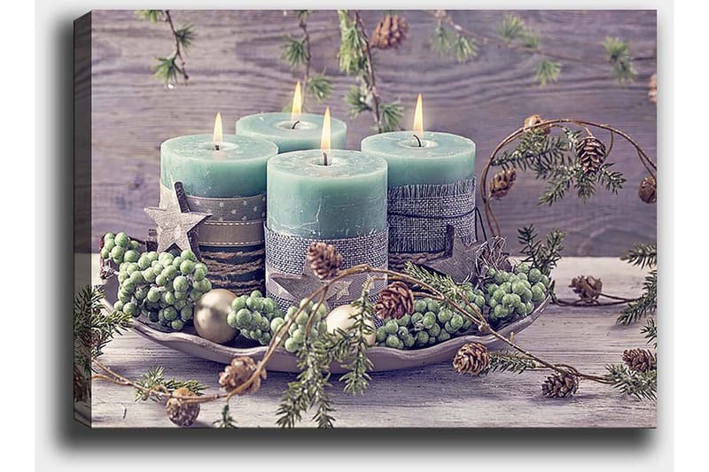 Lerretsbilde 70x100 cm - Rolig samling av fire lys omgitt av grøntområder og dekorasjoner - Grønn / Lys blå / Brun - Innredning - Bilder & kunst - Lerretsbilder