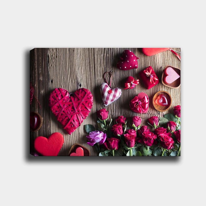 Lerretsbilde 70x100 cm - Romantisk samling av hjerteformede dekorasjoner og roser, Rød / Grønn / Rosa