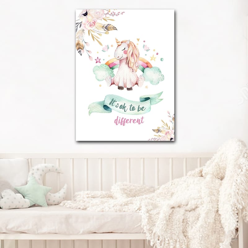 Lerretsbilde 70x100 cm - Søt enhjørning som sitter på skyer med en regnbue i bakgrunnen - Rosa / Mintgrønn / Lys gul - Innredning - Bilder & kunst - Lerretsbilder