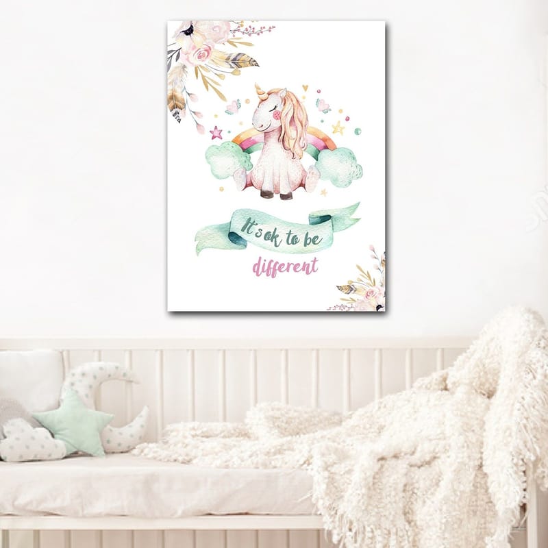 Lerretsbilde 70x100 cm - Søt enhjørning som sitter på skyer med en regnbue i bakgrunnen - Rosa / Mintgrønn / Lys gul - Innredning - Bilder & kunst - Lerretsbilder