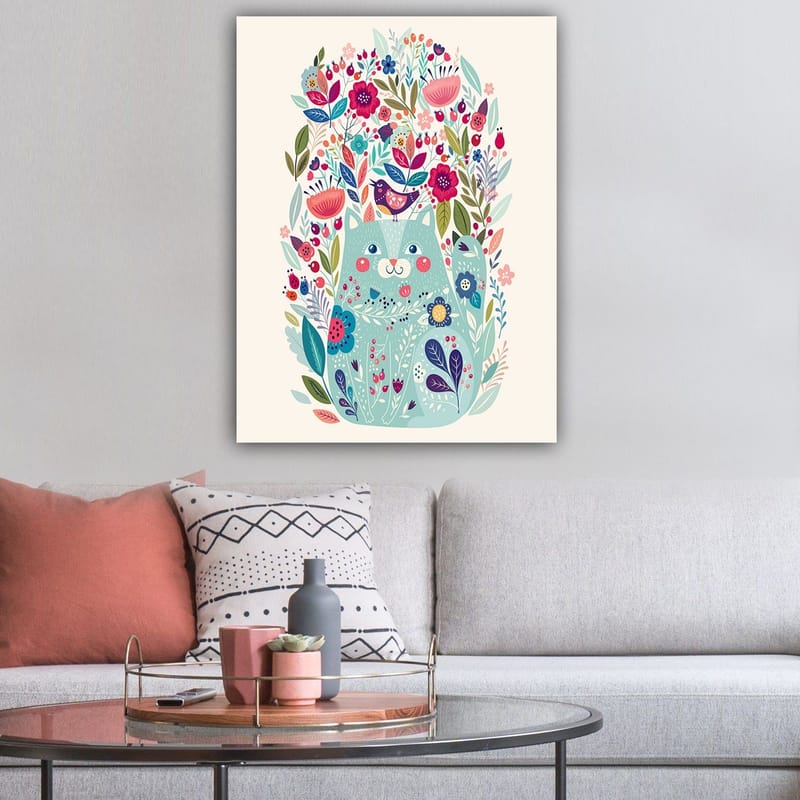 Lerretsbilde 70x100 cm - Søt katt omgitt av fargerike blomster og planter - Mintgrønn / Mørk blå / Rosa - Innredning - Bilder & kunst - Lerretsbilder