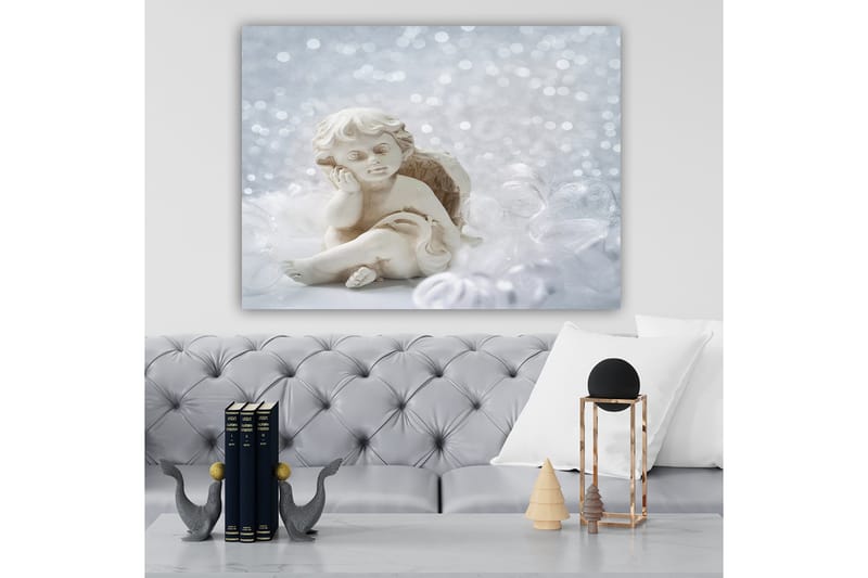 Lerretsbilde 70x100 cm - Søt keramisk engel som sitter med et tankefullt uttrykk - Hvit / Beige - Innredning - Bilder & kunst - Lerretsbilder