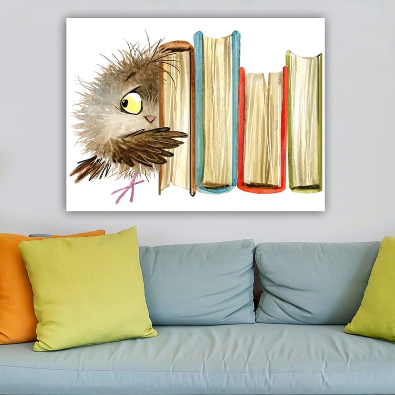 Lerretsbilde 70x100 cm - Søt ugle som titter frem bak bøker - Brun / Gul / Rød - Innredning - Bilder & kunst - Lerretsbilder