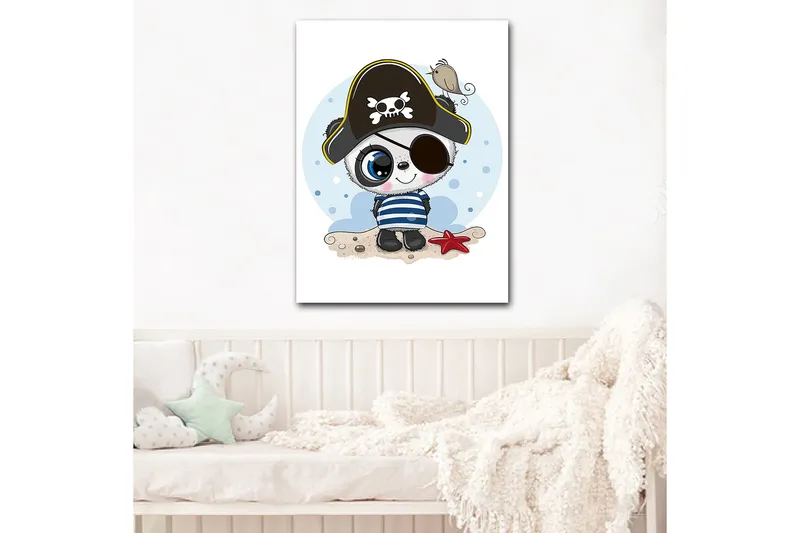 Lerretsbilde 70x100 cm - Søt panda kledd som pirat med øyelapp og pirathatt - Blå / Svart / Hvit - Innredning - Bilder & kunst - Lerretsbilder