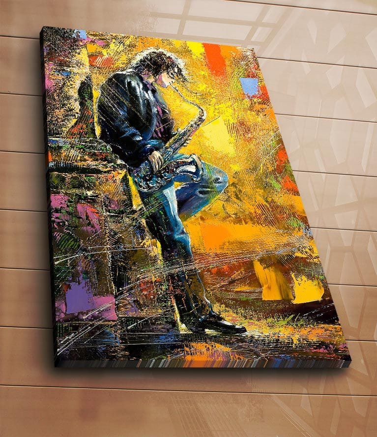 Lerretsbilde 70x100 cm - Saksofonist spiller med lidenskap i et fargerikt miljø - Gul / Blå / Svart - Innredning - Bilder & kunst - Lerretsbilder