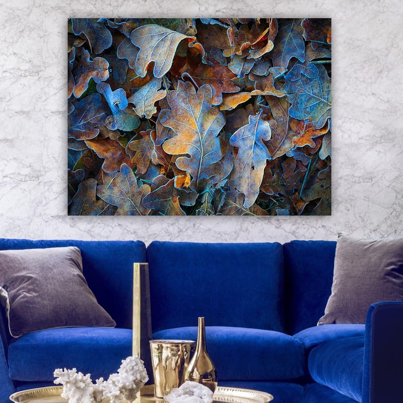 Lerretsbilde 70x100 cm - Samling av fargerike eikeblader i forskjellige nyanser som skaper en harmonisk og naturlig komposisjon - Blå / Oransje / Brun - Innredning - Bilder & kunst - Lerretsbilder
