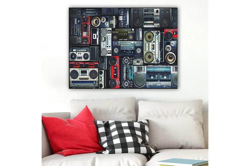 Lerretsbilde 70x100 cm - Samling av retro lydsystemer og kassettspillere i forskjellige størrelser og former - Rød / Svart / Grå - Innredning - Bilder & kunst - Lerretsbilder
