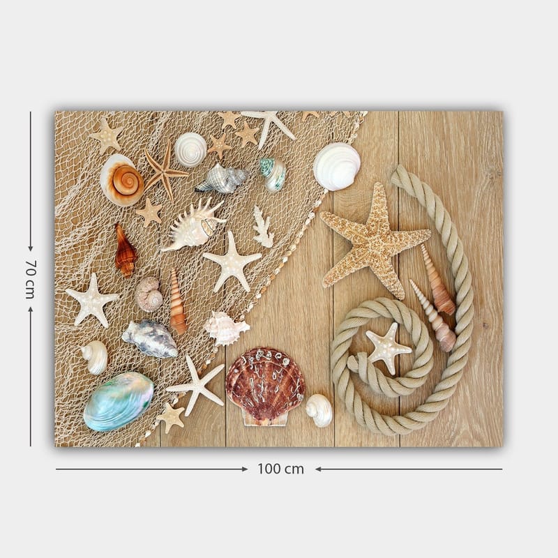 Lerretsbilde 70x100 cm - Samling av skjell og sjøstjerner på en treflate - Beige / Hvit / Brun - Innredning - Bilder & kunst - Lerretsbilder