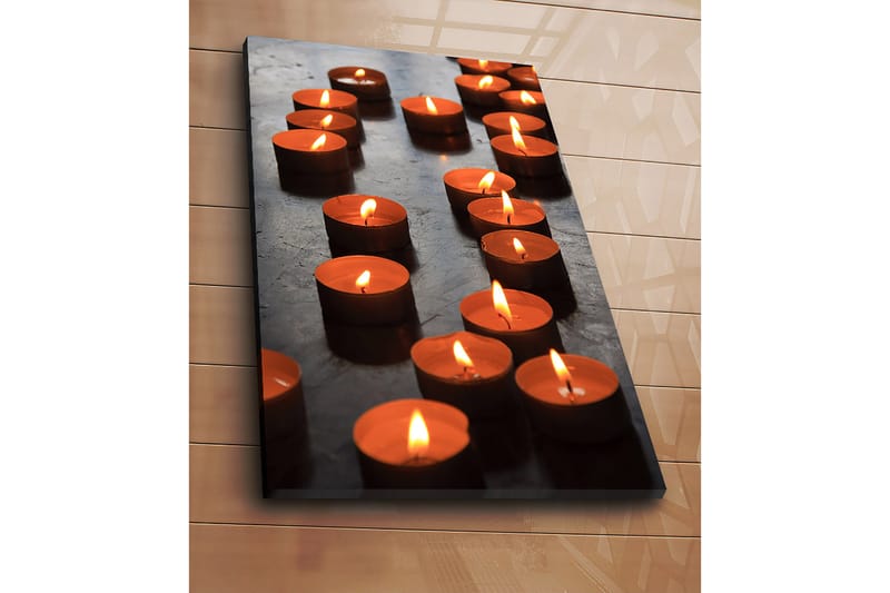 Lerretsbilde 70x100 cm - Samling av tente telys som skaper en varm og innbydende atmosfære - Oransje / Svart - Innredning - Bilder & kunst - Lerretsbilder