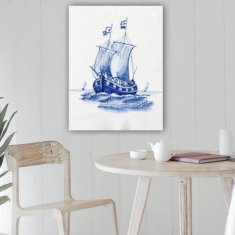 Lerretsbilde 70x100 cm - Seilbåt med hvite seil som navigerer på havet - Blå / Hvit - Innredning - Bilder & kunst - Lerretsbilder