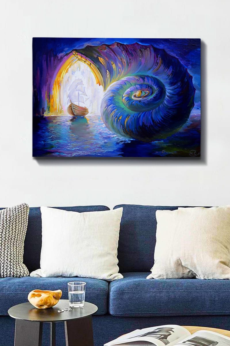 Lerretsbilde 70x100 cm - Seilbåt navigerer gjennom et stort skall som åpner seg mot en lysere verden - Blå / Grønn / Lilla - Innredning - Bilder & kunst - Lerretsbilder
