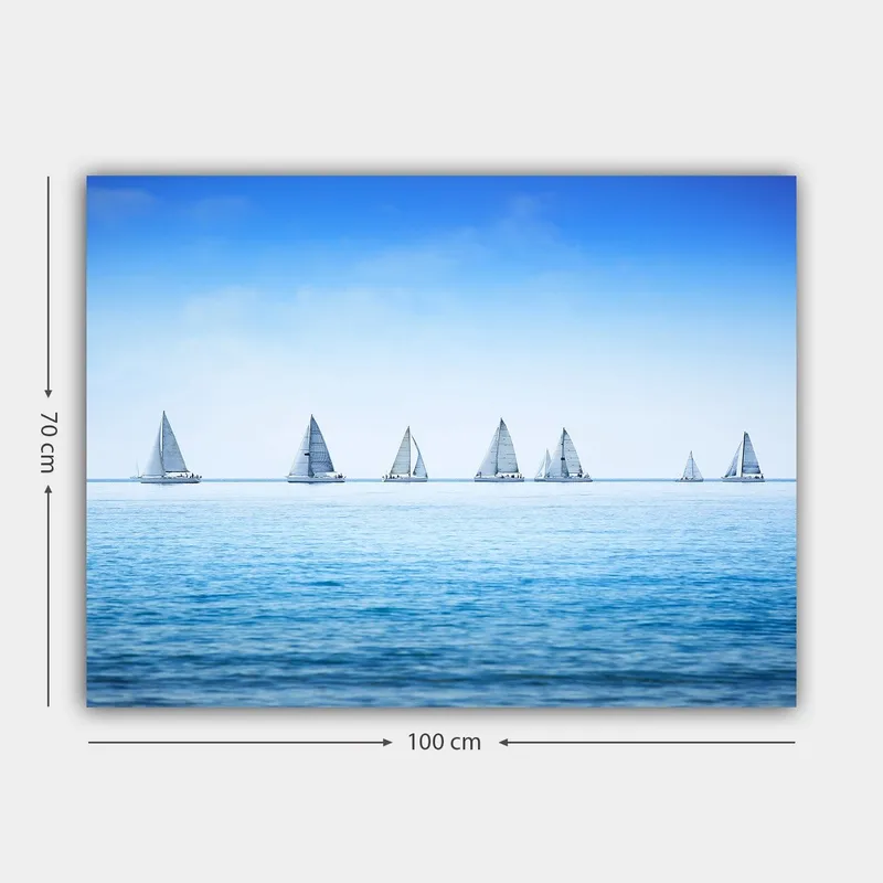 Lerretsbilde 70x100 cm - Seilbåter som glir over en rolig innsjø under en klar blå himmel - Blå / Hvit - Innredning - Bilder & kunst - Lerretsbilder