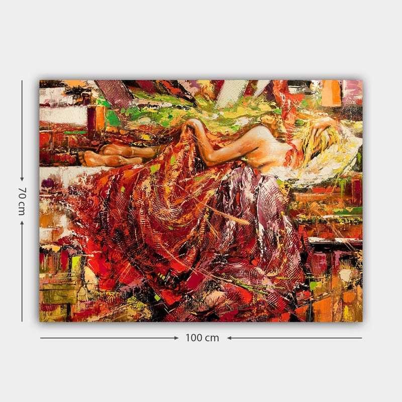 Lerretsbilde 70x100 cm - Sensuell kvinne som hviler i en drapert kjole i rød og oransje farge - Rød / Oransje / Gul - Innredning - Bilder & kunst - Lerretsbilder
