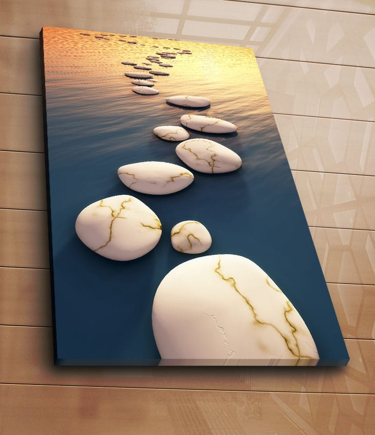 Lerretsbilde 70x100 cm - Serie med hvite steiner med gylne årer som flyter på en dypblå overflate ved solnedgang - Hvit / Blå / Gull - Innredning - Bilder & kunst - Lerretsbilder