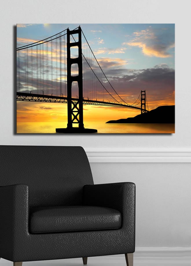 Lerretsbilde 70x100 cm - Silhuett av en bro mot en fargerik solnedgang - Oransje / Svart / Blå - Innredning - Bilder & kunst - Lerretsbilder