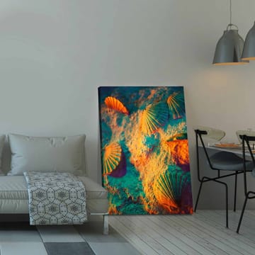 Lerretsbilde 70x100 cm - Skalldyr på sand med en fargerik og drømmende bakgrunn - Turkis / Oransje / Lilla - Innredning - Bilder & kunst - Lerretsbilder