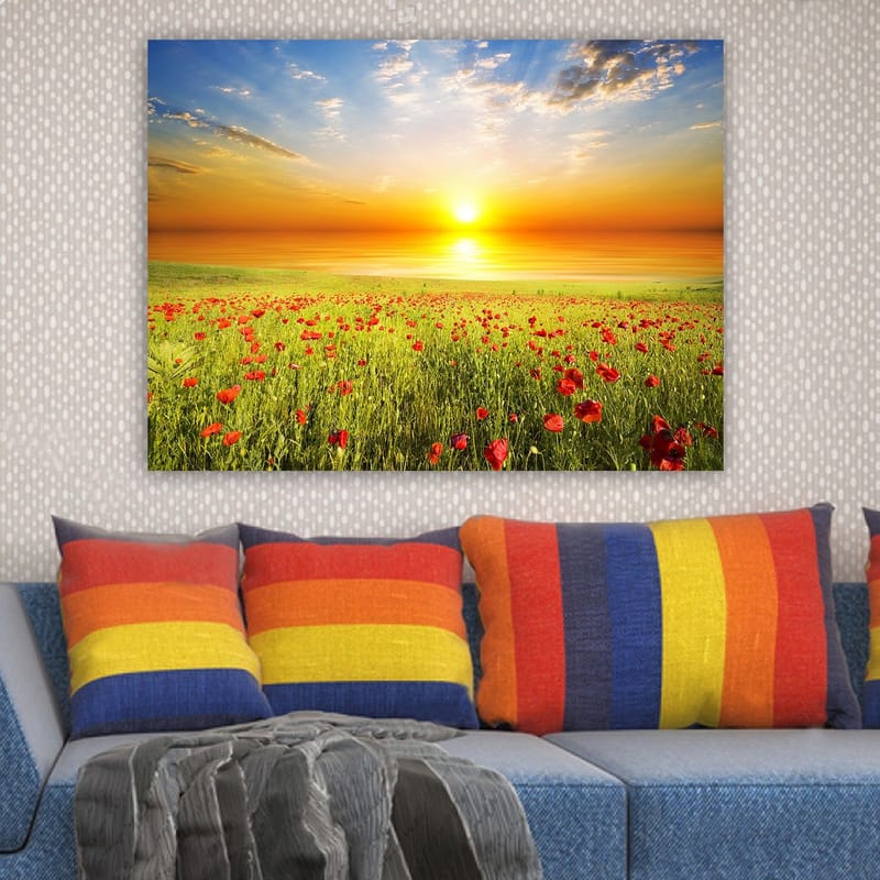 Lerretsbilde 70x100 cm - Solnedgang over et blomstrende felt med røde valmuer - Rød / Grønn / Oransje - Innredning - Bilder & kunst - Lerretsbilder
