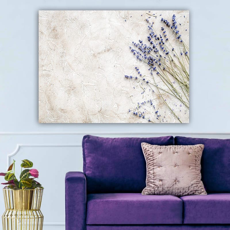Lerretsbilde 70x100 cm - Stilig komposisjon av lavendelblomster på en lys, strukturert bakgrunn - Lys lilla / Beige - Innredning - Bilder & kunst - Lerretsbilder