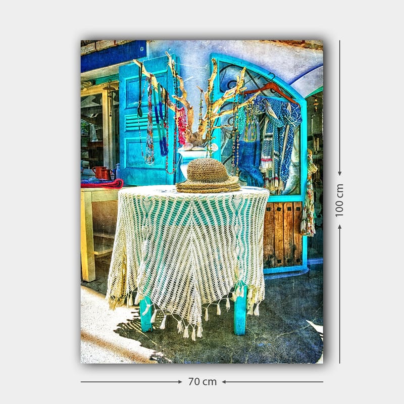 Lerretsbilde 70x100 cm - Stilig og fargerik interiørdetalj med en hatt på et bord, omgitt av smykker og klær - Blå / Hvit / Beige - Innredning - Bilder & kunst - Lerretsbilder