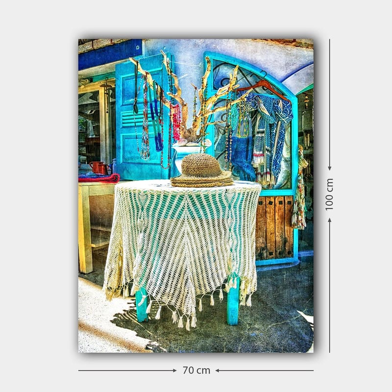 Lerretsbilde 70x100 cm - Stilig og fargerik interiørdetalj med en hatt på et bord, omgitt av smykker og klær - Blå / Hvit / Beige - Innredning - Bilder & kunst - Lerretsbilder