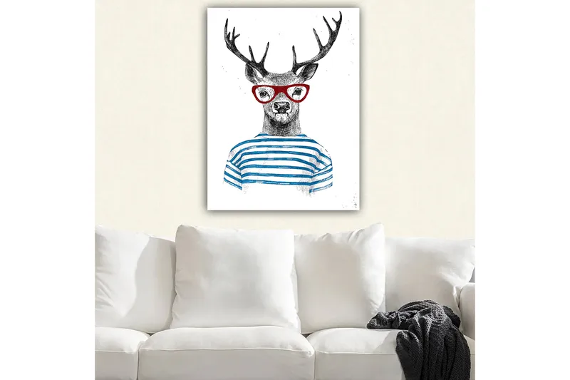 Lerretsbilde 70x100 cm - Stilisert elg med briller og stripete genser - Svart / Rød / Blå - Innredning - Bilder & kunst - Lerretsbilder