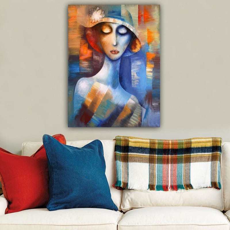 Lerretsbilde 70x100 cm - Stilisert kvinne med hatt som utstråler en drømmende og emosjonell atmosfære - Blå / Oransje / Hvit - Innredning - Bilder & kunst - Lerretsbilder