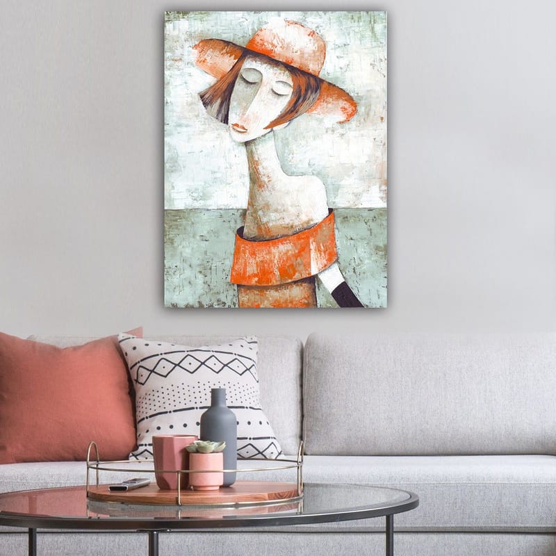 Lerretsbilde 70x100 cm - Stilisert kvinne med stor hatt og oransje genser som gir en følelse av ro og omtanke - Oransje / Grå / Hvit - Innredning - Bilder & kunst - Lerretsbilder