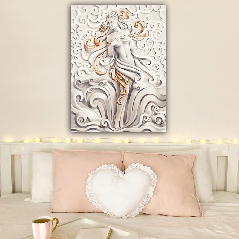 Lerretsbilde 70x100 cm - Stilisert kvinne omgitt av svingende mønstre og ornamentikk - Hvit / Beige / Gull - Innredning - Bilder & kunst - Lerretsbilder