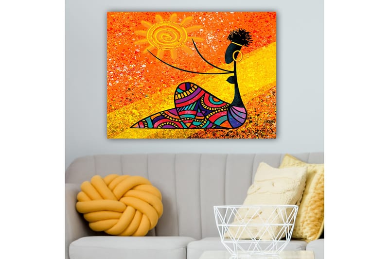Lerretsbilde 70x100 cm - Stilisert kvinne som holder en sol i hånden, omgitt av fargerike mønstre - Oransje / Svart / Lilla - Innredning - Bilder & kunst - Lerretsbilder