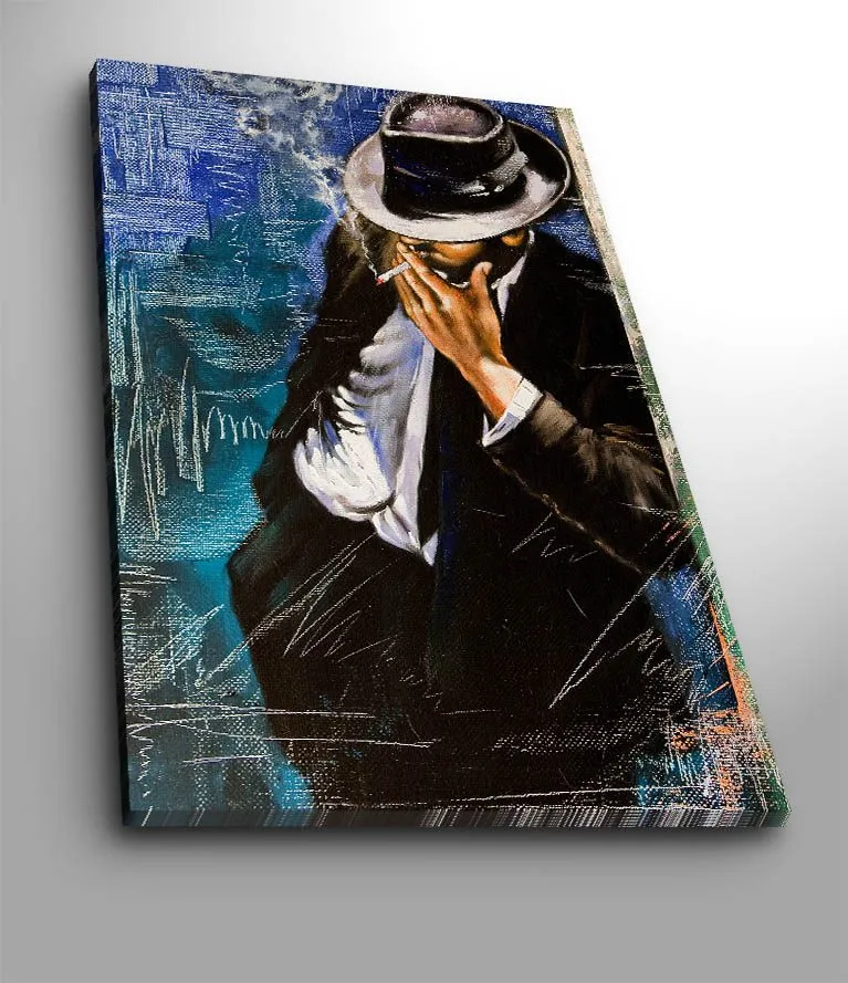 Lerretsbilde 70x100 cm - Stilisert mann i dress som røyker en sigarett, med en mystisk og nostalgisk atmosfære, Mørk blå / Svart / Hvit