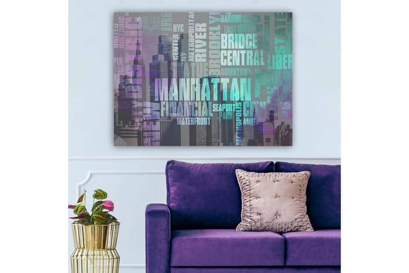 Lerretsbilde 70x100 cm - Stilisert representasjon av Manhattan med fokus på byens navn og ikoniske bygninger - Lilla / Turkis / Grå - Innredning - Bilder & kunst - Lerretsbilder