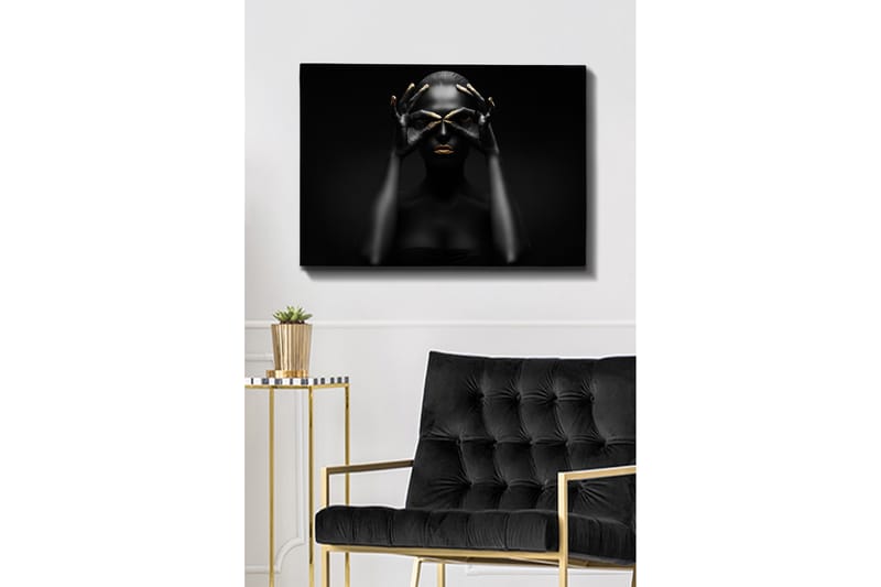Lerretsbilde 70x100 cm - Stilisert portrettbilde av en kvinne med svarte hender som danner et par øyne, med gylne detaljer på lepper og fingertupper - Svart / Gull - Innredning - Bilder & kunst - Lerretsbilder