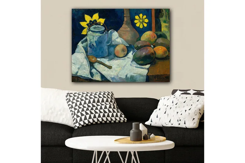 Lerretsbilde 70x100 cm - Stilleben med en blå mugge, frukt og en gul blomst - Blå / Gul / Grønn - Innredning - Bilder & kunst - Lerretsbilder