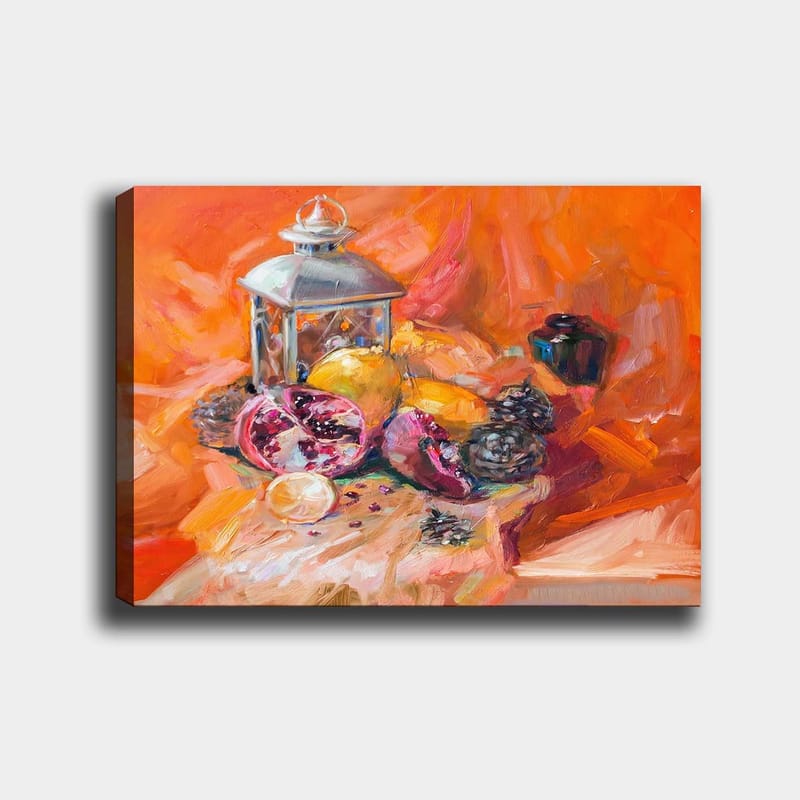 Lerretsbilde 70x100 cm - Stilleben med frukt og en lykt i varme farger - Oransje / Rød / Gul - Innredning - Bilder & kunst - Lerretsbilder
