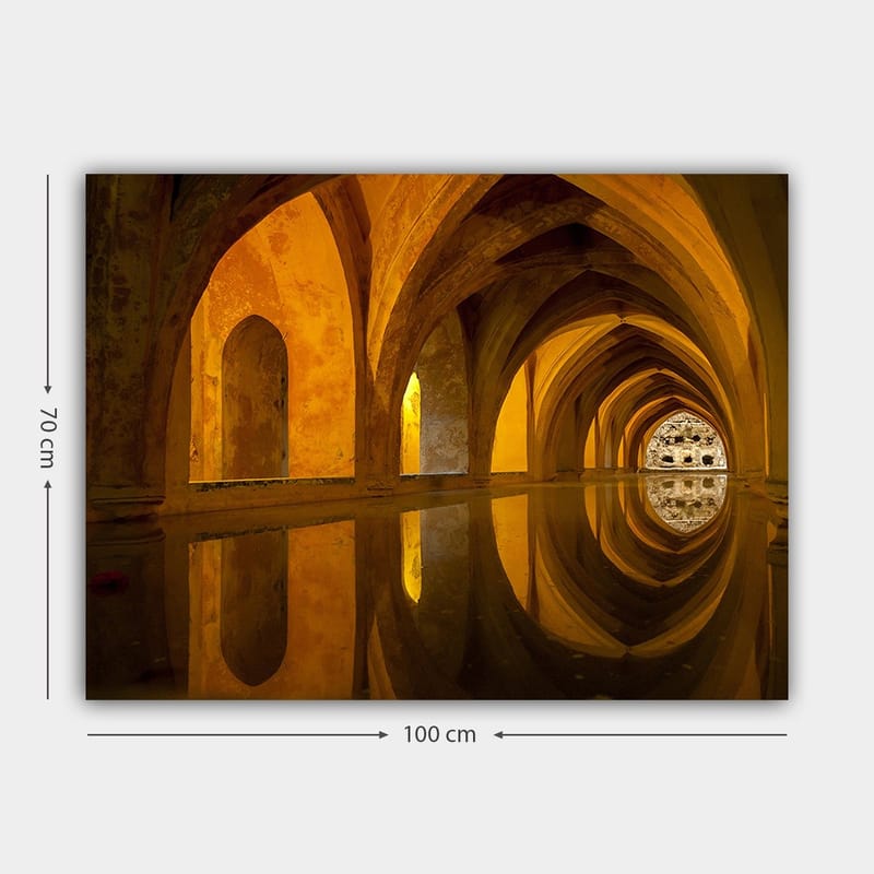 Lerretsbilde 70x100 cm - Storslått utsikt over en gammel arkitektur med buer og refleksjoner i vann - Gull / Brun / Beige - Innredning - Bilder & kunst - Lerretsbilder