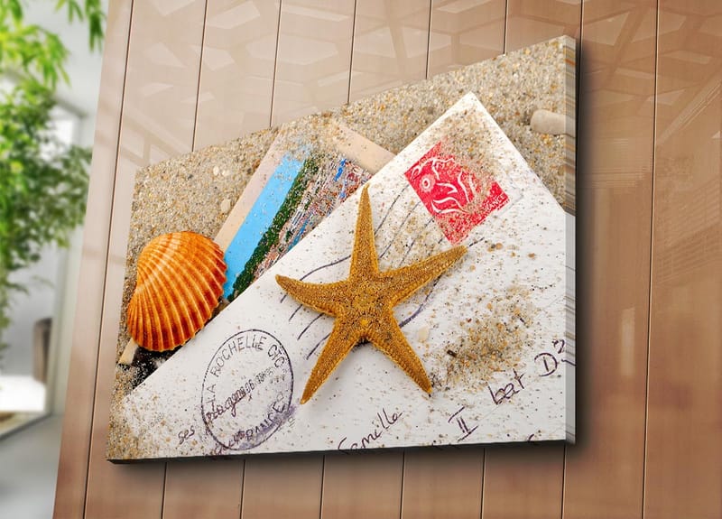 Lerretsbilde 70x100 cm - Strandinspirert komposisjon med sjøstjerne og skjell på et postkort - Oransje / Beige / Hvit - Innredning - Bilder & kunst - Lerretsbilder
