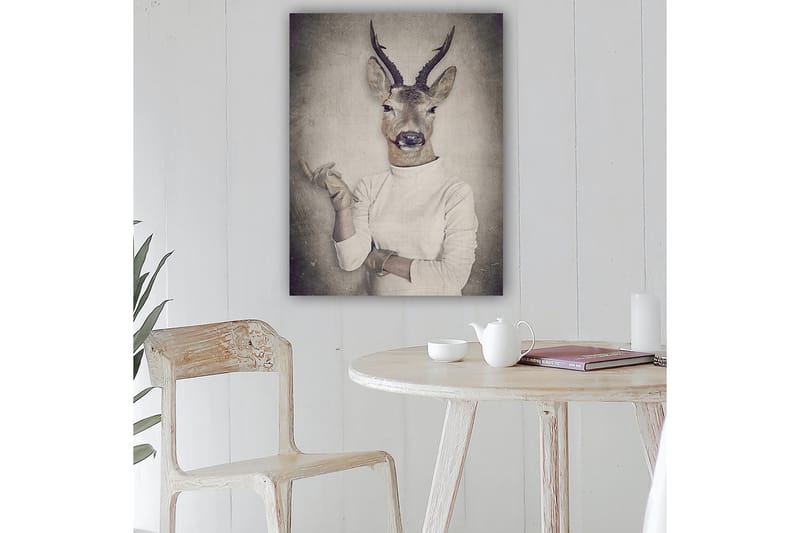 Lerretsbilde 70x100 cm - Surrealistisk bilde av en mann med et hjortehode som gestikulerer med hånden - Beige / Grå / Brun - Innredning - Bilder & kunst - Lerretsbilder