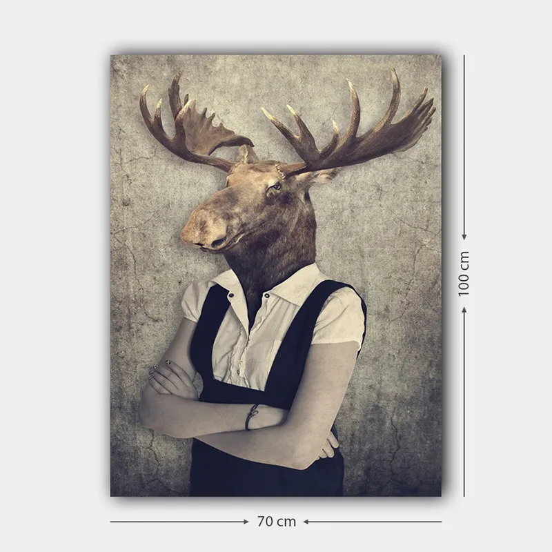 Lerretsbilde 70x100 cm - Surrealistisk komposisjon med en person med et elghode, kledd i hvit skjorte og svart kjeledress - Brun / Hvit / Svart - Innredning - Bilder & kunst - Lerretsbilder