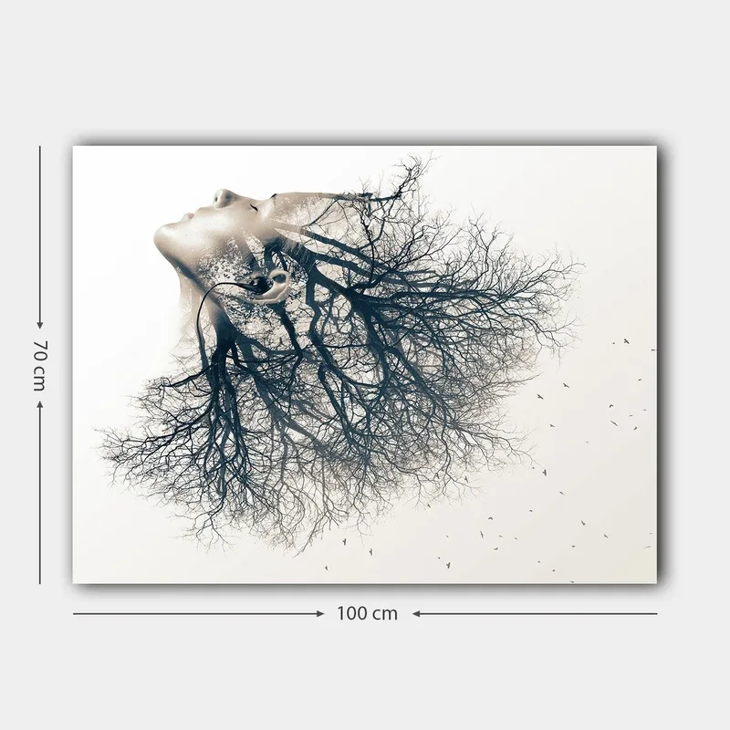 Lerretsbilde 70x100 cm - Surrealistisk skildring av en kvinne hvis ansikt smelter sammen med et tre, som symboliserer en dyp forbindelse mellom menneske og natur - Svart / Hvit - Innredning - Bilder & kunst - Lerretsbilder