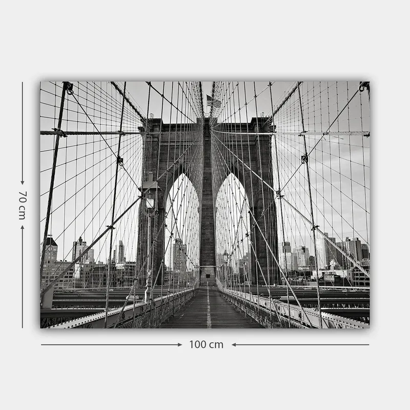 Lerretsbilde 70x100 cm - Svart-hvitt-bilde av Brooklyn Bridge som viser de majestetiske buene og kablene - Svart / Hvit / Grå - Innredning - Bilder & kunst - Lerretsbilder