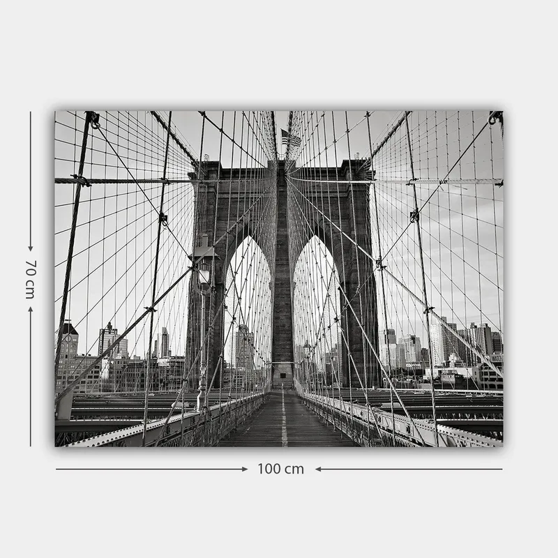 Lerretsbilde 70x100 cm - Svart-hvitt-bilde av Brooklyn Bridge som viser de majestetiske buene og kablene - Svart / Hvit / Grå - Innredning - Bilder & kunst - Lerretsbilder