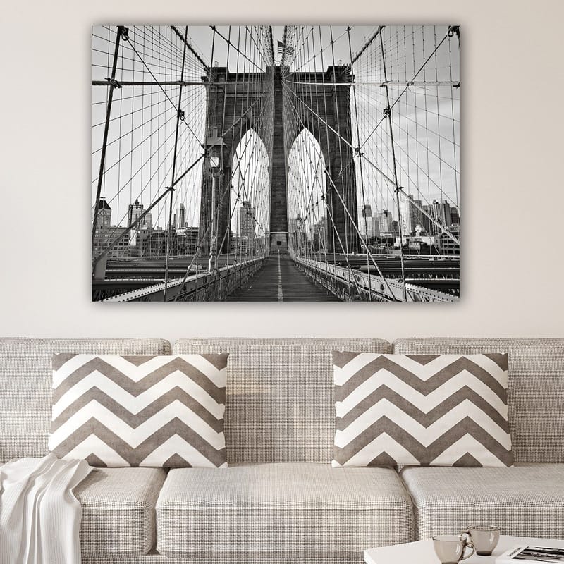 Lerretsbilde 70x100 cm - Svart-hvitt-bilde av Brooklyn Bridge som viser de majestetiske buene og kablene - Svart / Hvit / Grå - Innredning - Bilder & kunst - Lerretsbilder