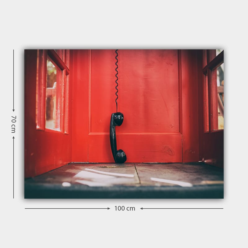 Lerretsbilde 70x100 cm - Svart telefon hengende i en rød telefonkiosk - Rød / Svart - Innredning - Bilder & kunst - Lerretsbilder