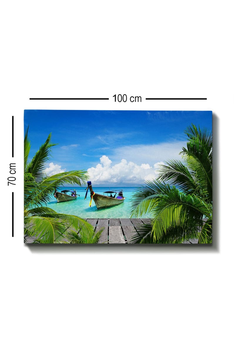 Lerretsbilde 70x100 cm - To båter i klart turkis vann omgitt av palmer og en trebrygge - Turkis / Grønn / Blå - Innredning - Bilder & kunst - Lerretsbilder