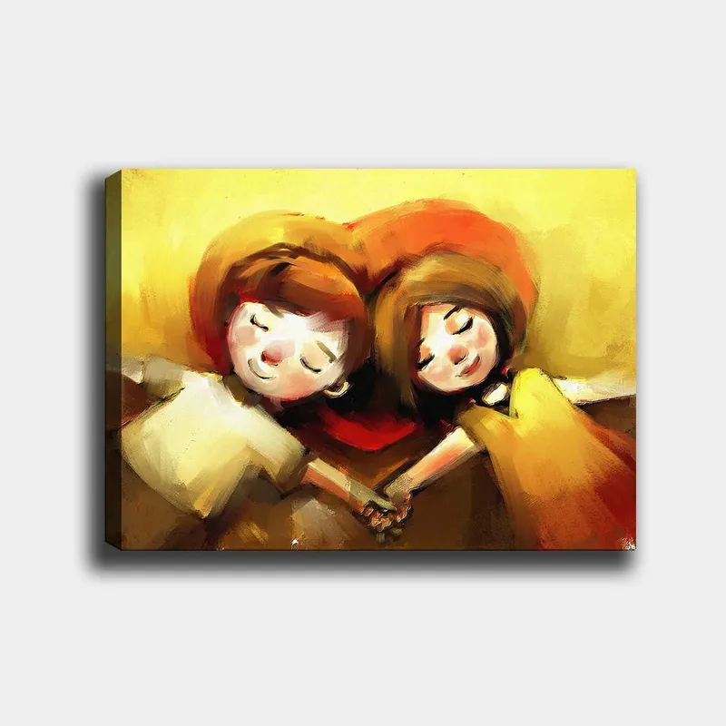 Lerretsbilde 70x100 cm - To barn som holder hender og ligger sammen i en hjerteformet komposisjon, Gyllengul / Rød / Brun