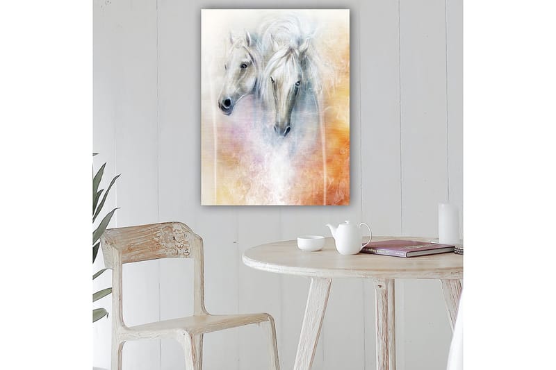 Lerretsbilde 70x100 cm - To elegante hester som fremstår i en myk og drømmeaktig komposisjon - Hvit / Lys grå / Oransje - Innredning - Bilder & kunst - Lerretsbilder