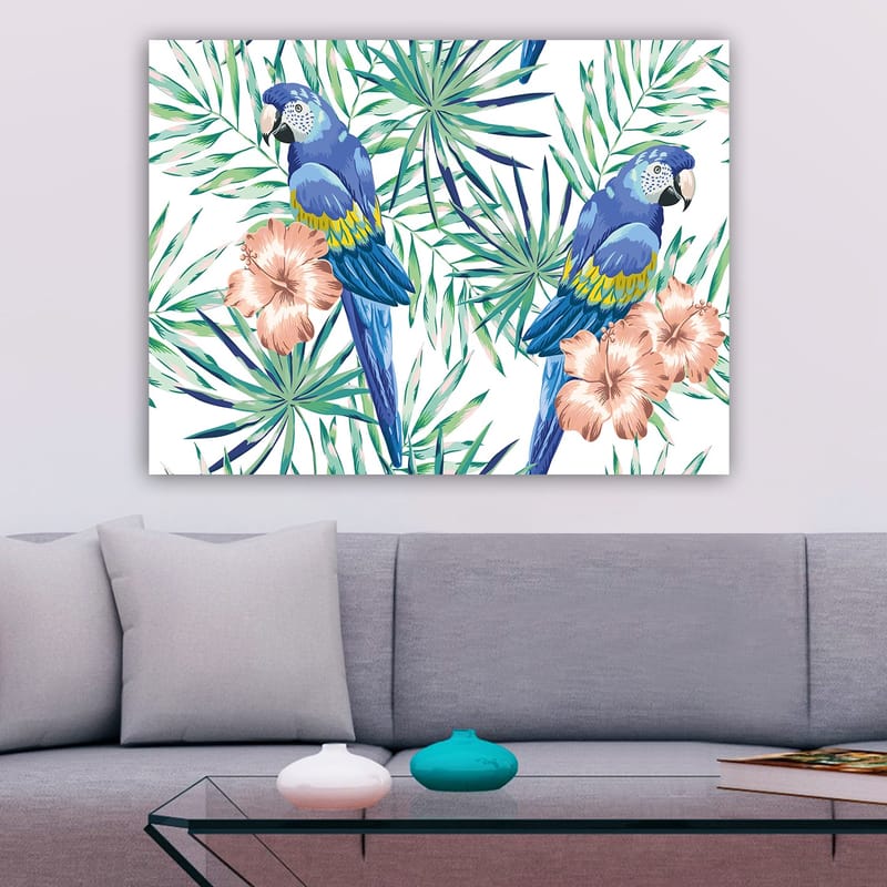 Lerretsbilde 70x100 cm - To fargerike papegøyer omgitt av tropiske planter og blomster - Blå / Grønn / Rosa - Innredning - Bilder & kunst - Lerretsbilder