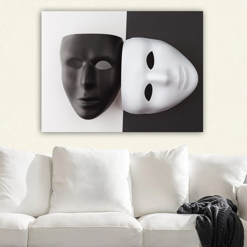 Lerretsbilde 70x100 cm - To masker, en svart og en hvit, som symboliserer kontrasterende følelser eller identiteter - Svart / Hvit - Innredning - Bilder & kunst - Lerretsbilder