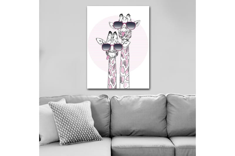 Lerretsbilde 70x100 cm - To sjiraffer med solbriller som viser en leken og moderne stil - Rosa / Svart / Hvit - Innredning - Bilder & kunst - Lerretsbilder