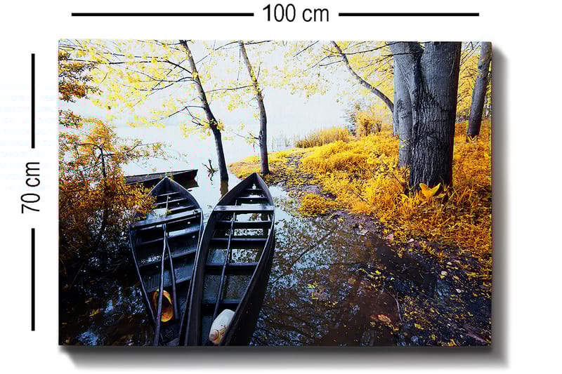 Lerretsbilde 70x100 cm - To svarte båter ved et gyllent høstlandskap med trær og refleksjon i vannet - Svart / Gyllen / Blå - Innredning - Bilder & kunst - Lerretsbilder